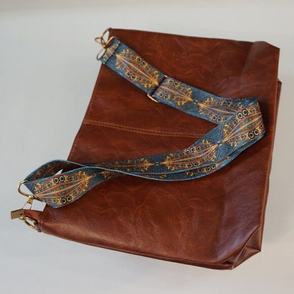 Minimalist Hobo Bag Medium Brown Vintage-Inspired Crossbody Bag Brown - Picture 3 of 4